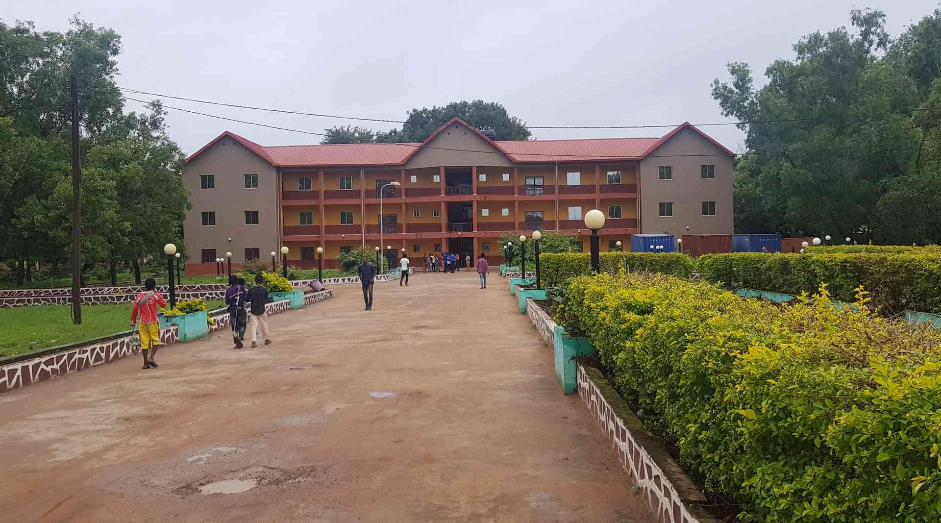 8. Institut Supérieur Agronomique et Vétérinaire (ISAV) de Faranah (370)