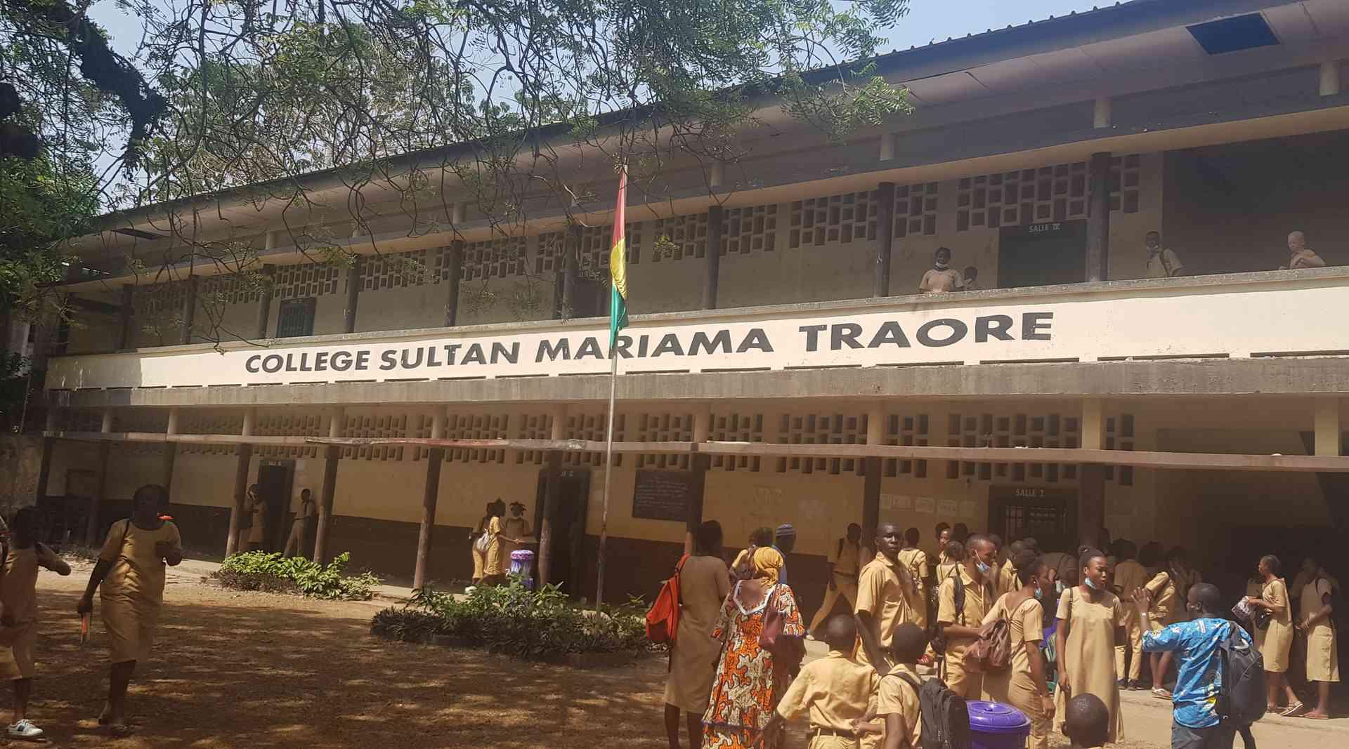 1. Collège Sultan Hadja Mariama Traoré (442)