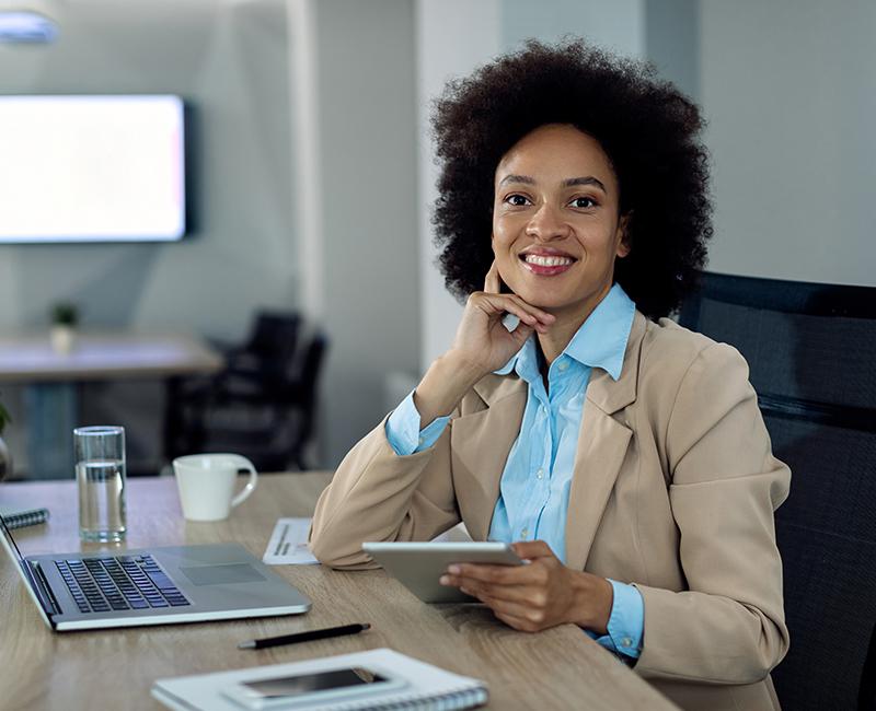 Conception et mise en œuvre de formations continues adaptées
																									aux besoins du personnel enseignant à tous les niveaux.